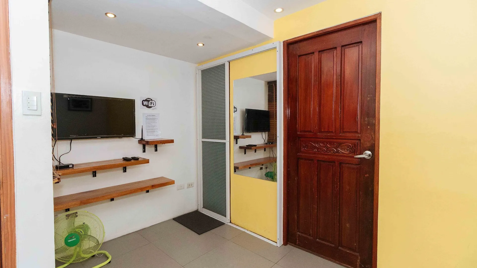 Reddoorz At Dbuilders Rooms Ph1 Taguig 2*,