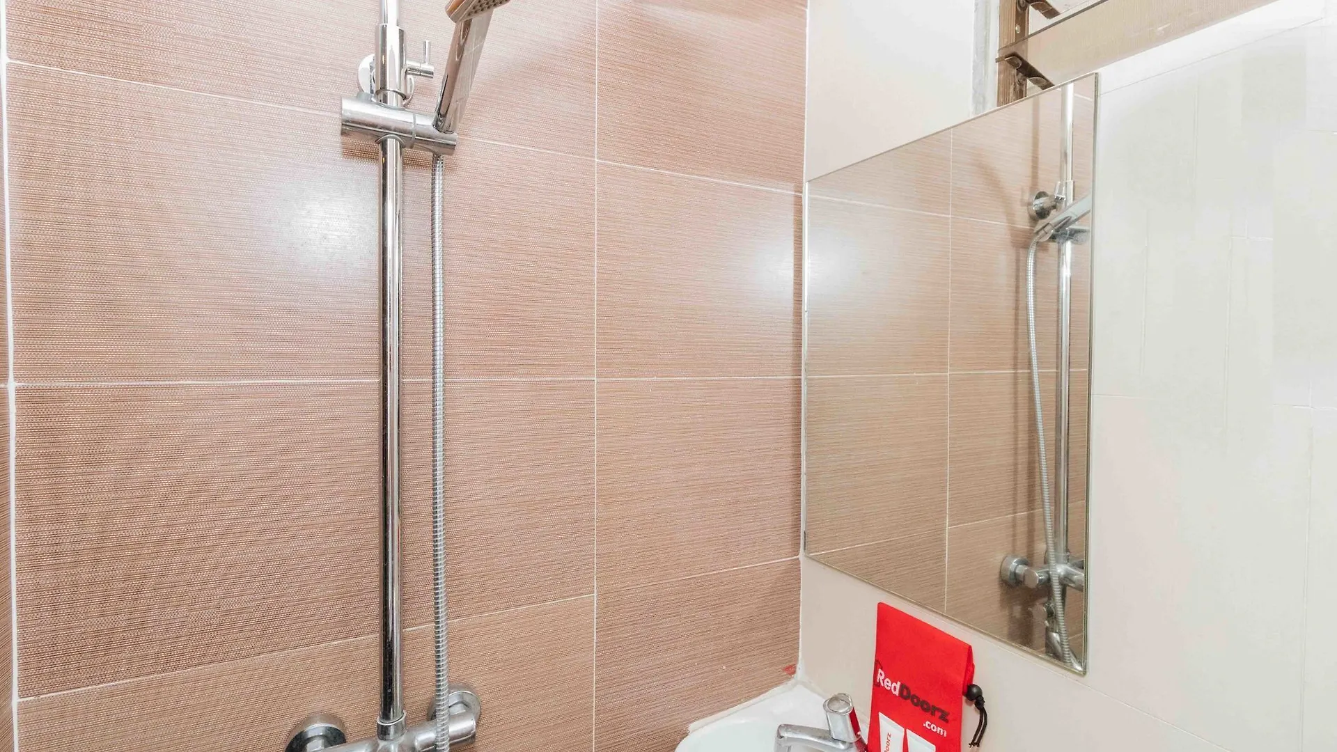 Reddoorz At Dbuilders Rooms Ph1 Taguig Hotel